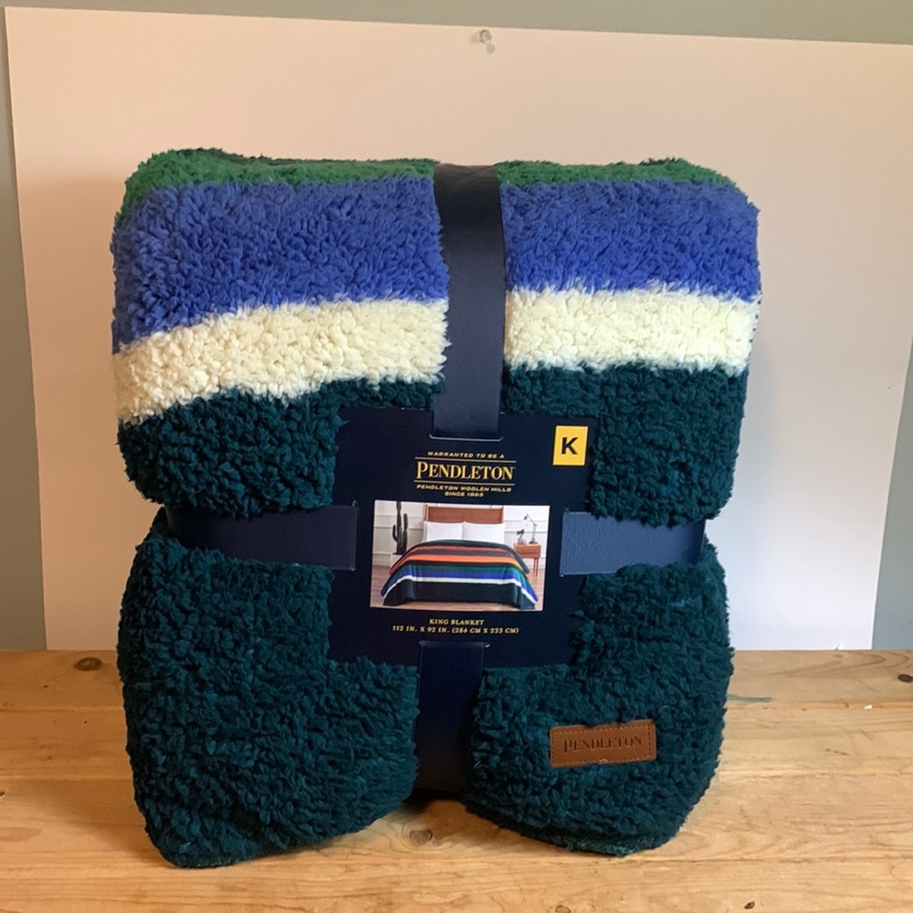 Pendleton King Size Sherpa Fleece blanket in Evergreen Stripe